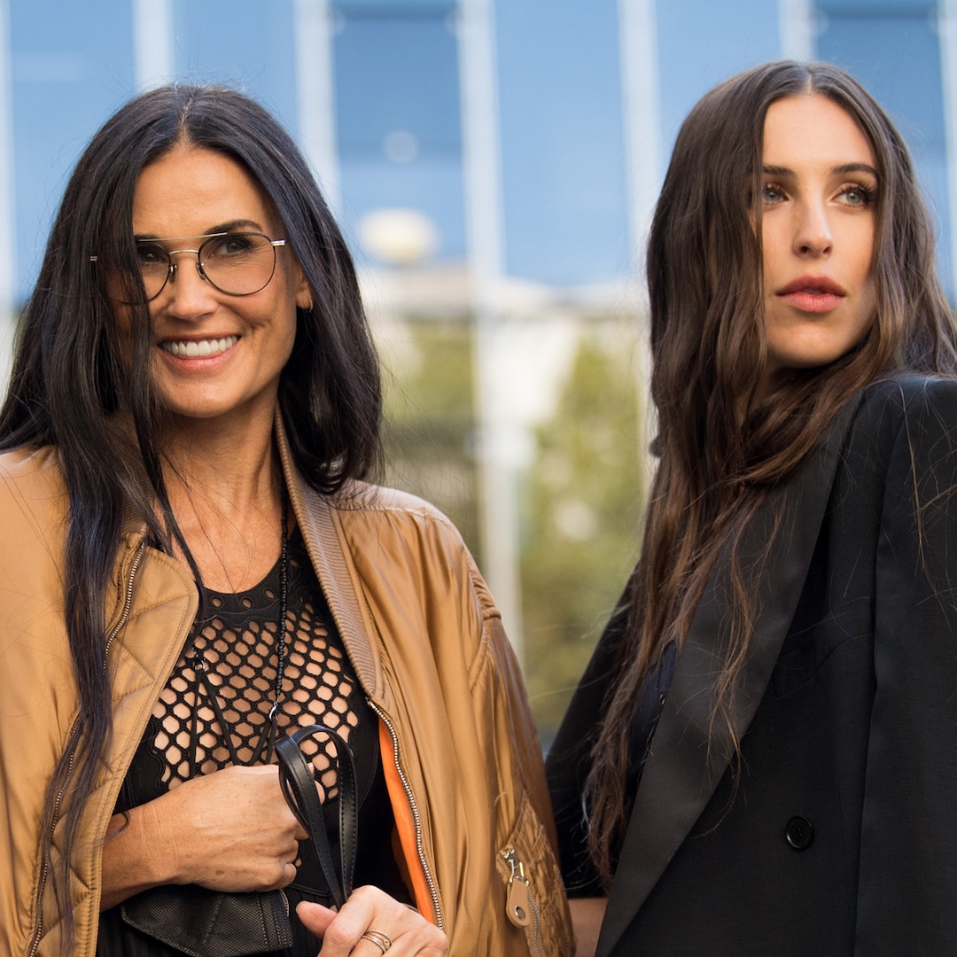 Demi Moore & Daughter Scout Are a Chic Duo at Paris Fashion Week - E